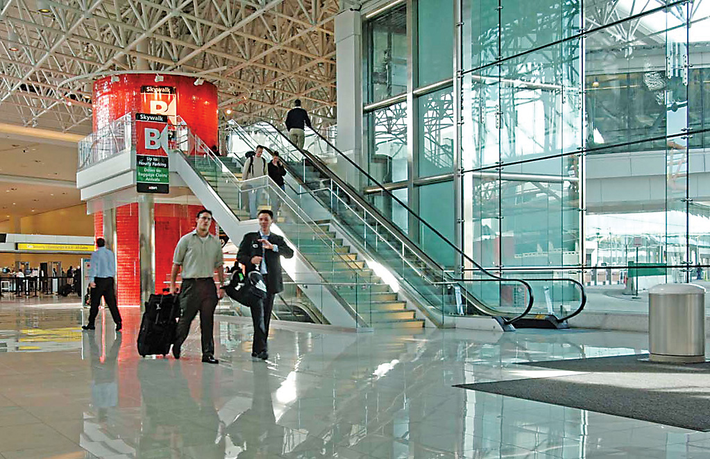 BWI terminal interior near B checkpoint w red column