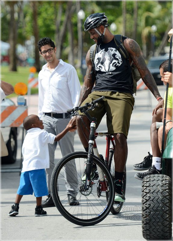 Lebron-james-rides-bike2-INF