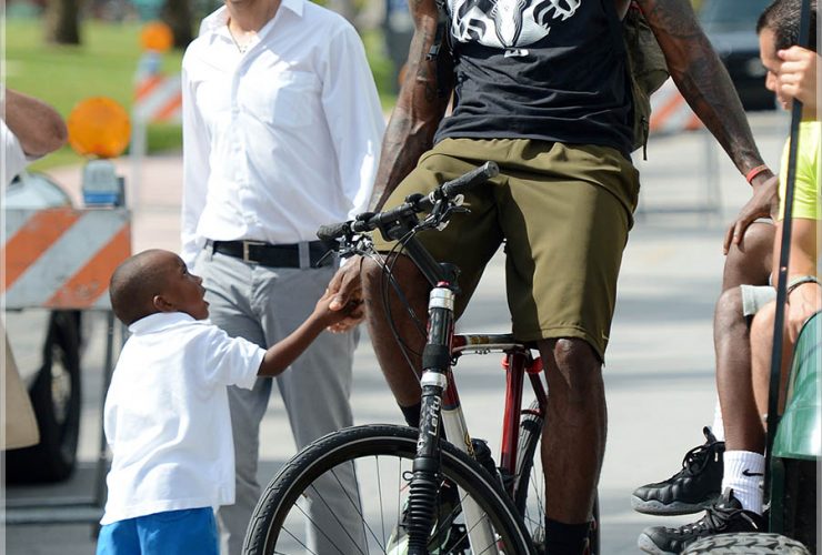 Lebron-james-rides-bike2-INF