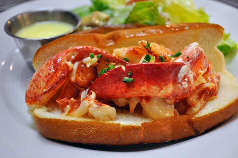Thames Street Oyster House Defends Best Lobster Roll Title Baltimore