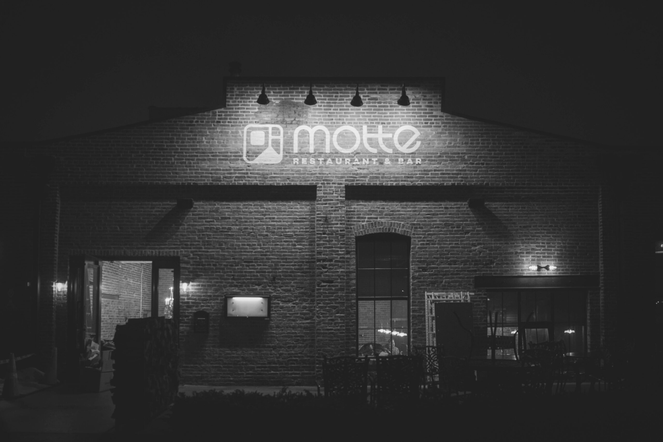 Motte- B&W Exterior
